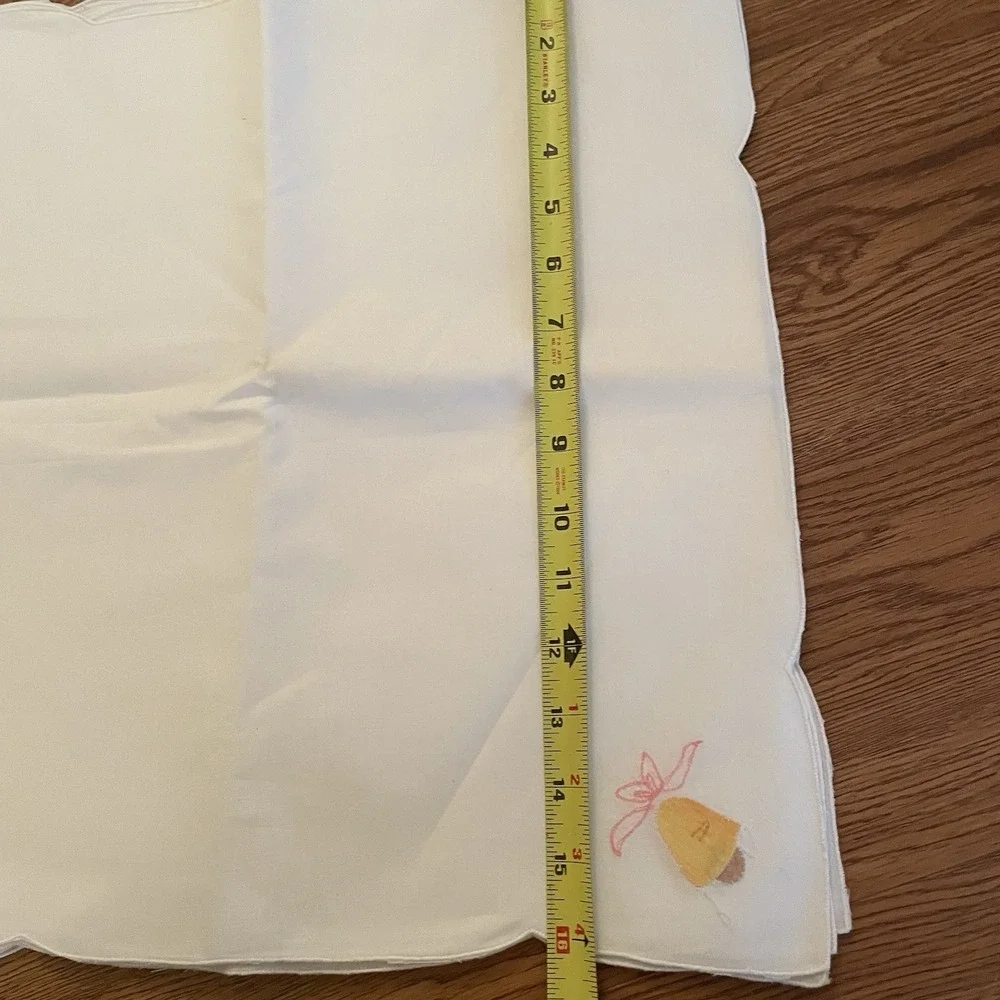 Set Of 8 Vintage Embroidered Bell Appliqué Napkins Cotton Blend Scalloped Edges